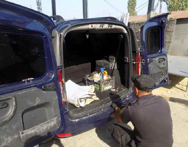 На кордоні з Молдовою правоохоронці затримали іноземця з боєприпасами